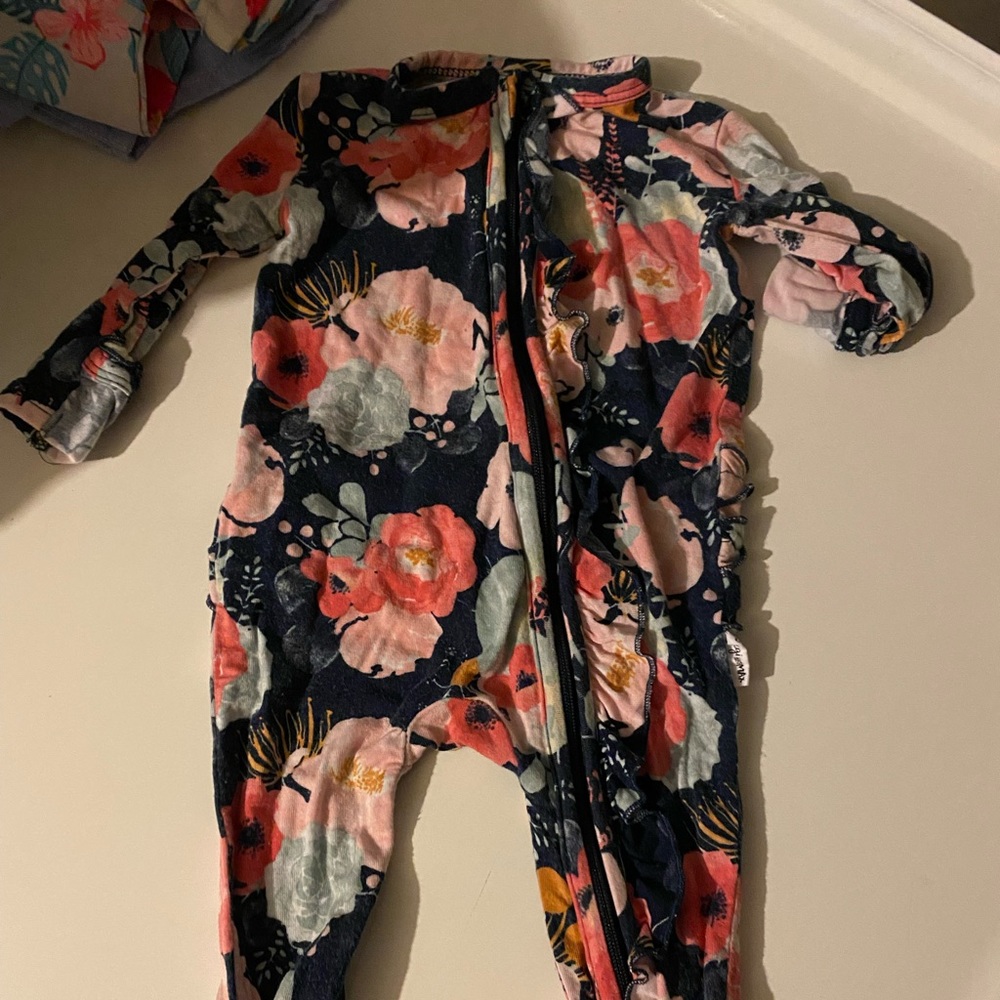 Gigi & Max ruffle butt pajamas